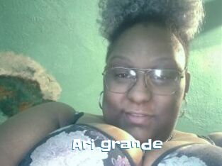 Ari_grande
