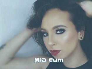 Mia_cum