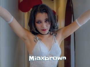 Miaxbrown